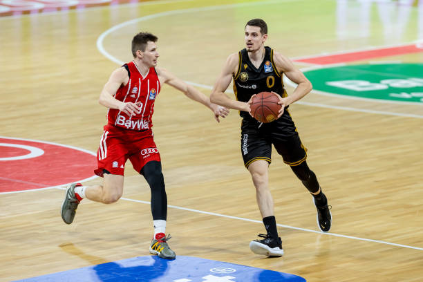 越的挥拍能 越的挥拍能